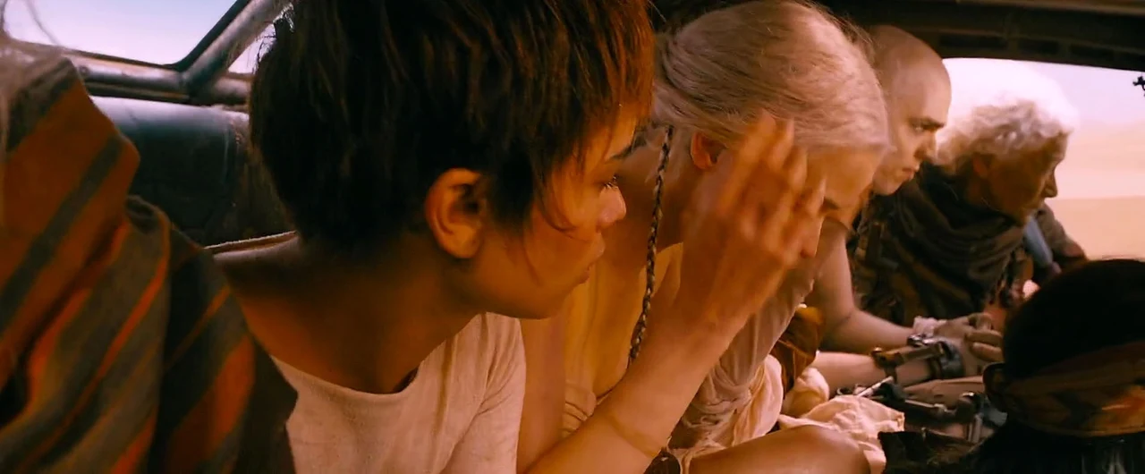 Tư liệu hình — Mad Max: Fury Road — madmax-shot-11