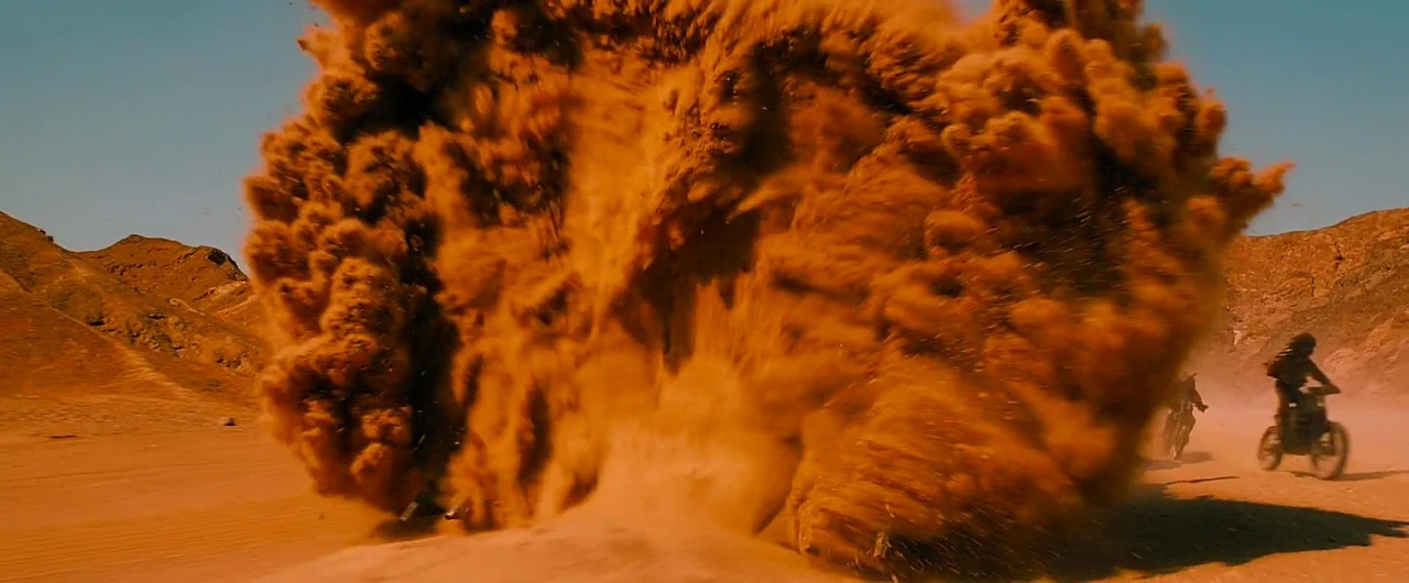 Tư liệu hình — Mad Max: Fury Road — madmax-shot-07